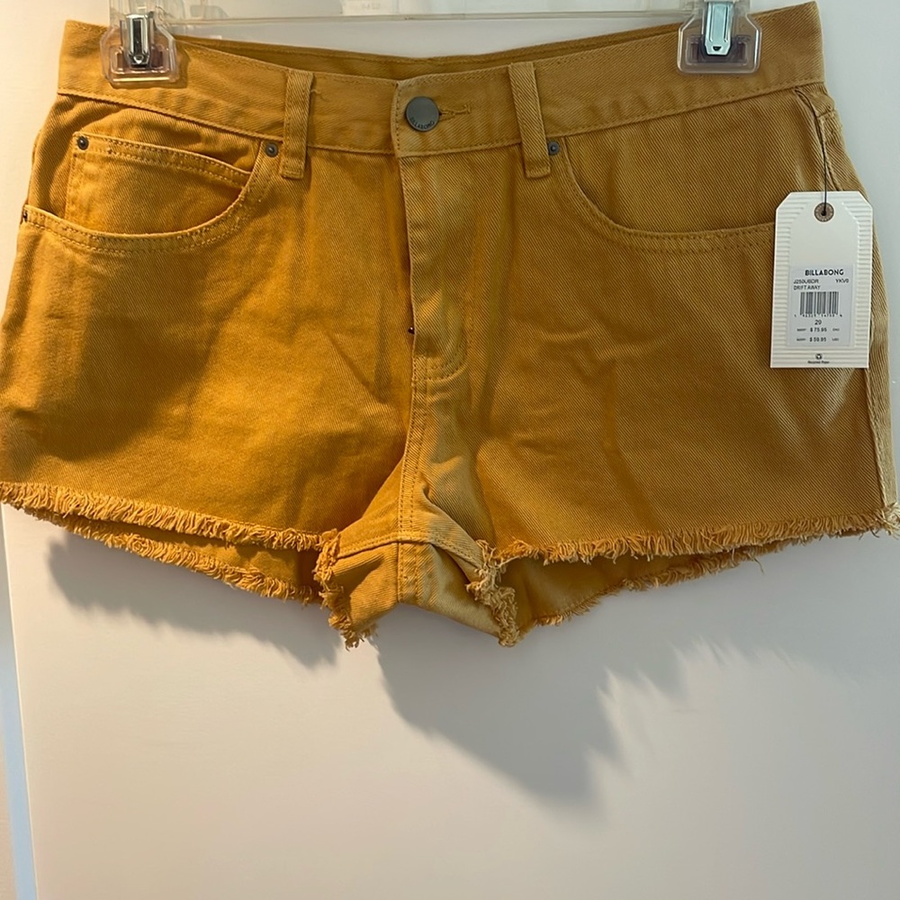 Billabong Drift Away golden brown shorts. Size 29. NWT